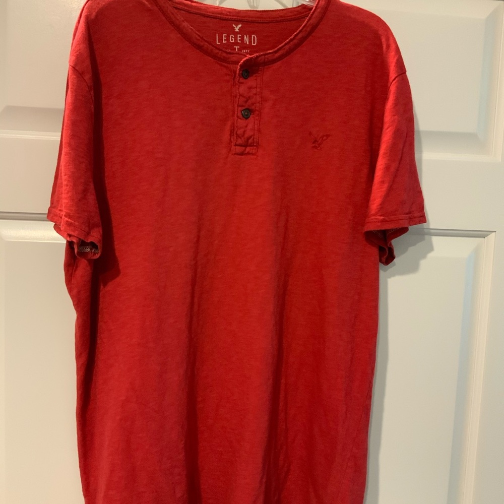 American Eagle 3 button t-shirt